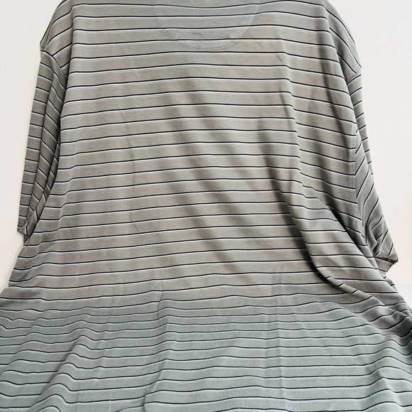 IZOD Men's Gray Striped Golf Polo Shirt - Picture 4 of 6